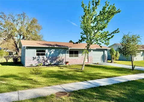 6126 16th St, Zephyrhills, FL 33542