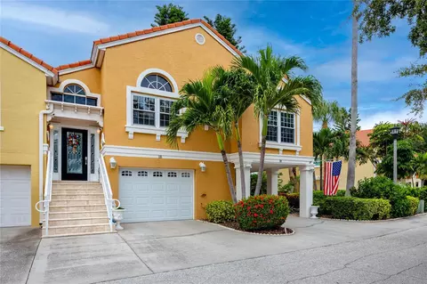 18 Crescent Pl S, Saint Petersburg, FL 33711