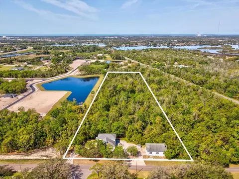 920 E Lake Dr, Tarpon Springs, FL 34688