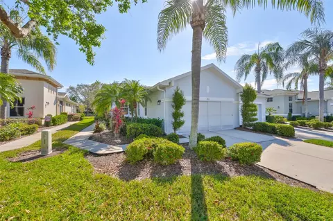 1211 Lyndhurst Greens Dr, Sun City Center, FL 33573