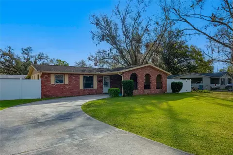 1206 N Bracewell Dr, Plant City, FL 33563