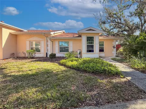 140 Knollpoint Dr #6-4, Sun City Center, FL 33573