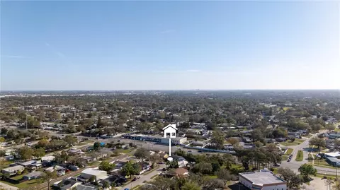 8918 Country Square Dr, Seminole, FL 33777