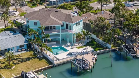 15904 Redington Dr, Redington Beach, FL 33708