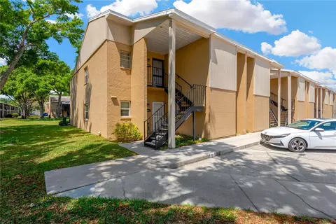 3810 N Oak Dr #N71, Tampa, FL 33611