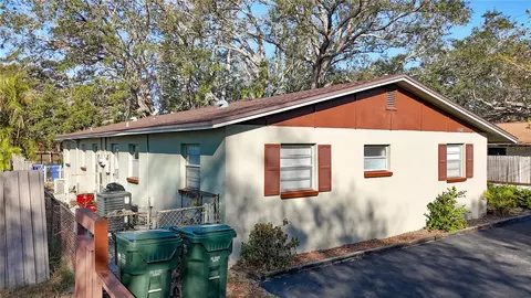 1305 Delbar Ct, Largo, FL 33770