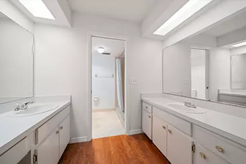 Bath - 700 Starkey Rd #1111, Largo, FL 33771 photo 1 of 5