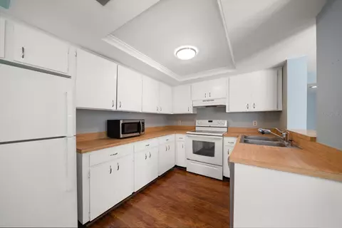 Kitchen - 700 Starkey Rd #1111, Largo, FL 33771 photo 1 of 1