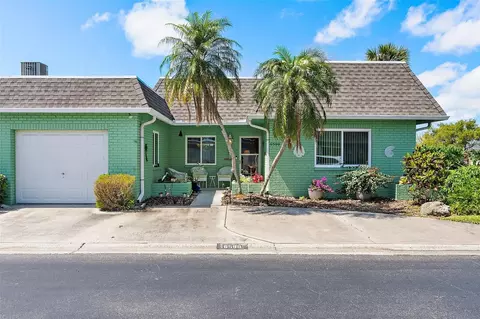 6590 Golden Horseshoe Dr, Seminole, FL 33777