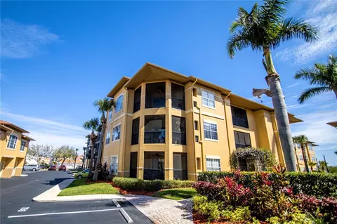 4323 Bayside Village Dr #204, Tampa, FL 33615