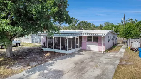9048 94th St, Seminole, FL 33777
