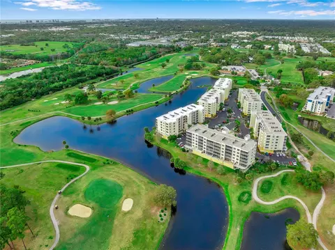 1200 Country Club Dr #2206, Largo, FL 33771
