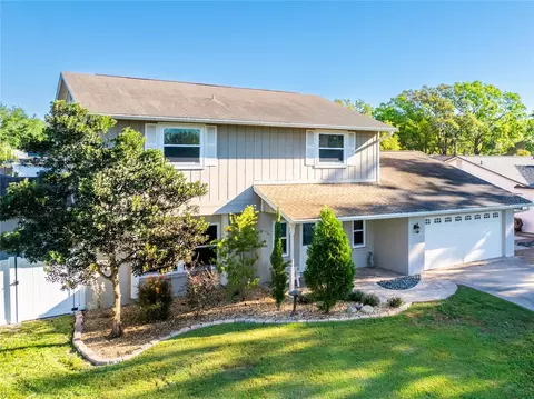 1375 Corner Oaks Dr, Brandon, FL 33510