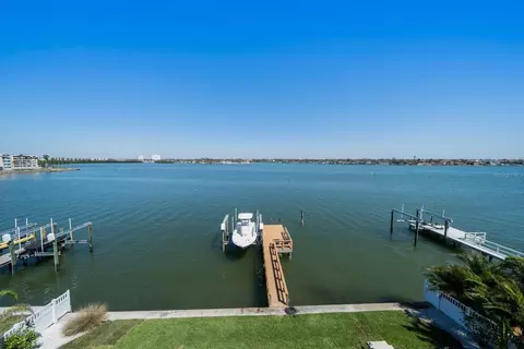 6976 S Shore Dr S, Saint Petersburg, FL 33707