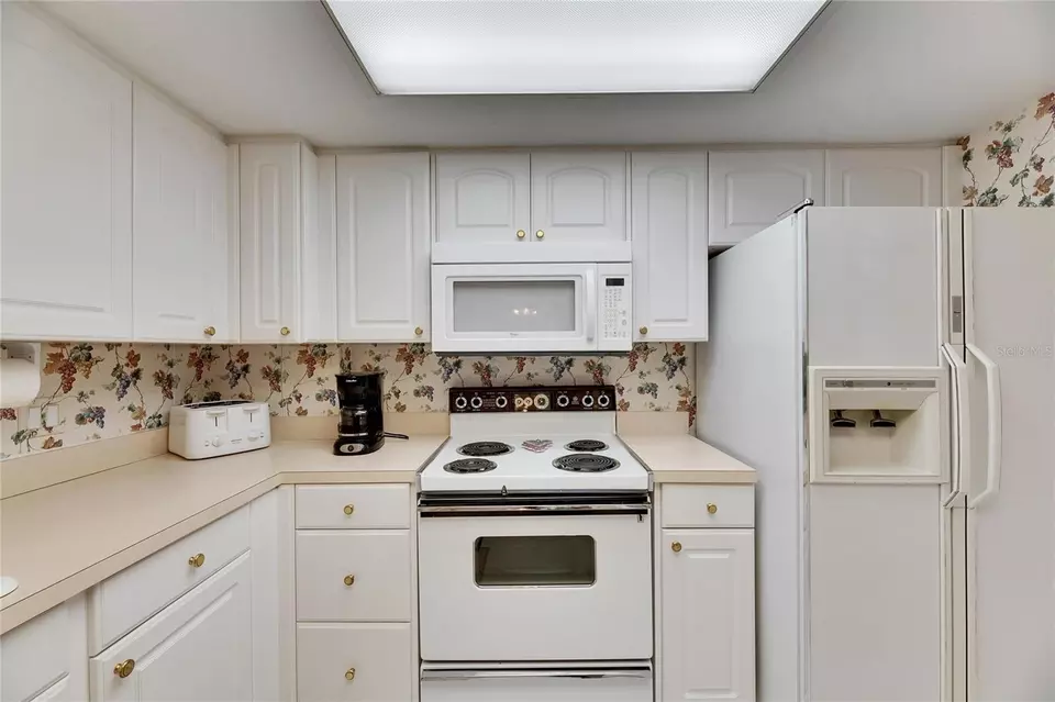 Kitchen - 1 Key Capri #604W, Treasure Island, FL 33706 photo 3 of 5