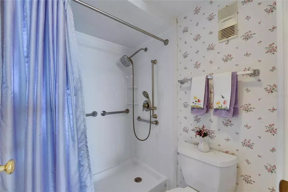 Bath - 1 Key Capri #604W, Treasure Island, FL 33706 photo 3 of 4