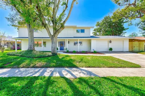 14118 Passage Way, Seminole, FL 33776