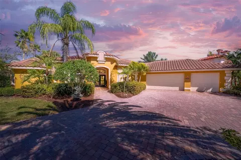 9515 Silverthorn Rd, Seminole, FL 33777