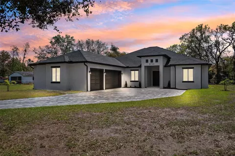 8722 N Meadowview Cir, Tampa, FL 33625