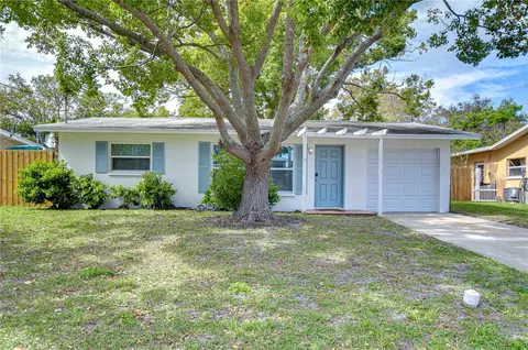 280 Twin Lake Dr, Largo, FL 33770