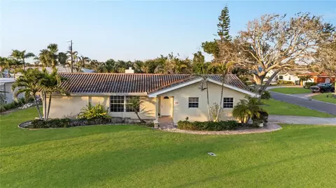 111 22nd St, Belleair Beach, FL 33786