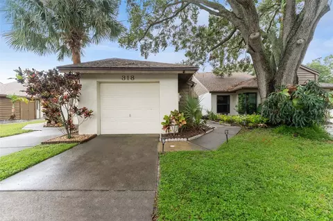 318 Parkside Ln, Safety Harbor, FL 34695