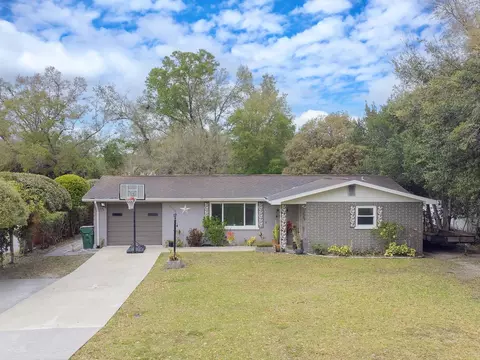39111 3rd Ave, Zephyrhills, FL 33542