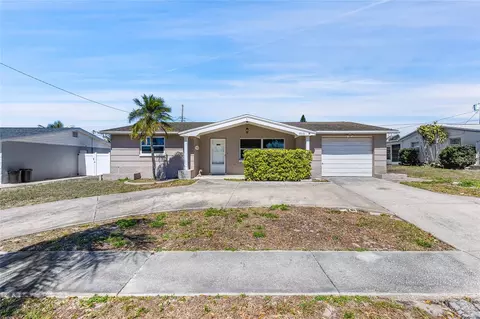 5313 Mosaic Dr, Holiday, FL 34690