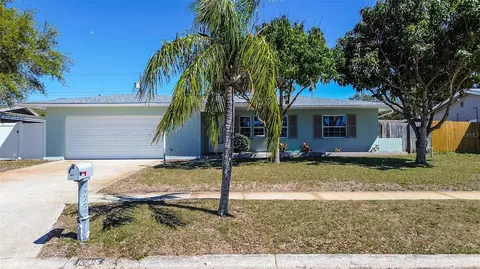 10915 Hammock Dr, Largo, FL 33774