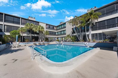 215 Valencia Blvd #205, Belleair Bluffs, FL 33770