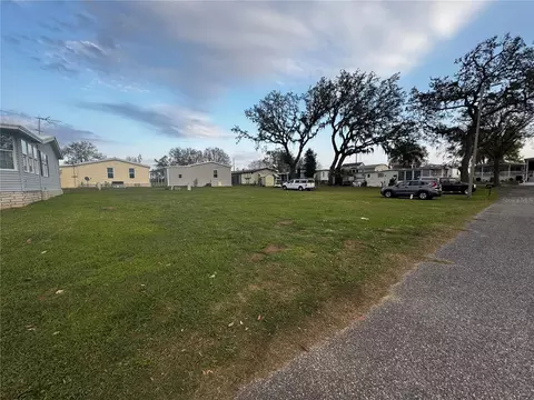 10024 Wellington Ave, Dade City, FL 33525