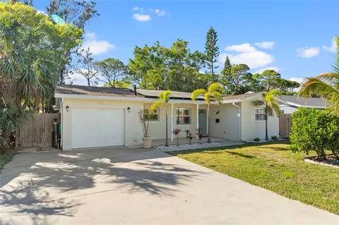 9016 Bay St NE, Saint Petersburg, FL 33702