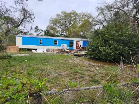 1902 N Mobile Villa Dr, Lutz, FL 33549