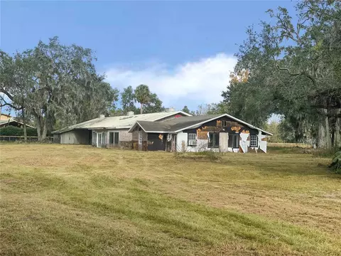 1083 Cowart Rd, Plant City, FL 33567