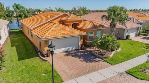 16021 Golden Lakes Dr, Wimauma, FL 33598