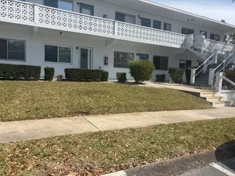 8455 112th St #202, Seminole, FL 33772