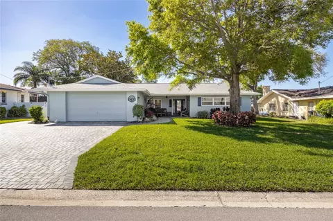 1281 St Andrews Dr, Dunedin, FL 34698