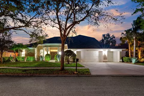 5703 Tanagerside Rd, Lithia, FL 33547