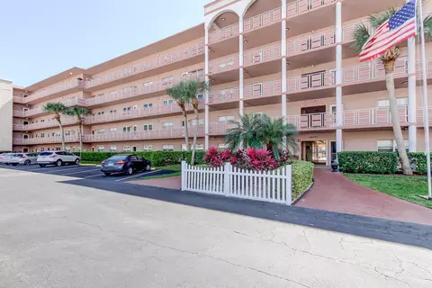 5521 80th St N #315, Saint Petersburg, FL 33709