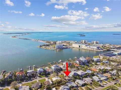 2451 Baywood Dr W, Dunedin, FL 34698