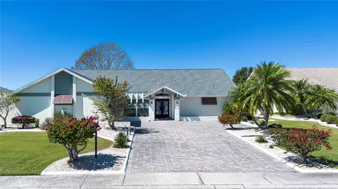 1924 E View Dr, Sun City Center, FL 33573