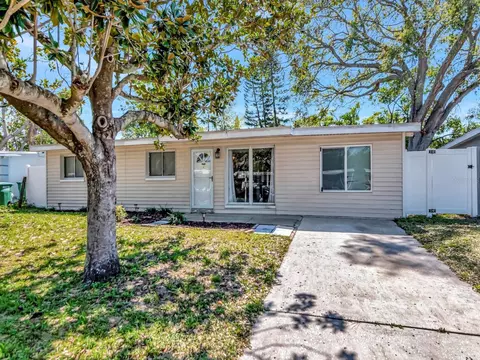 2127 Alemanda Dr, Clearwater, FL 33764