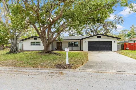 1881 Oak Park Dr N, Clearwater, FL 33764