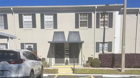 689 Lake Howard Dr NW #1E, Winter Haven, FL 33880