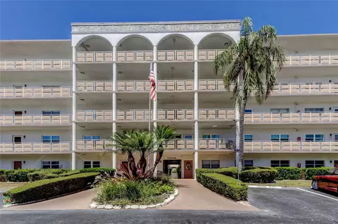 5603 80th St N #404, Saint Petersburg, FL 33709