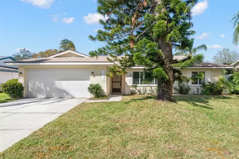3360 Fox Hill Dr, Clearwater, FL 33761