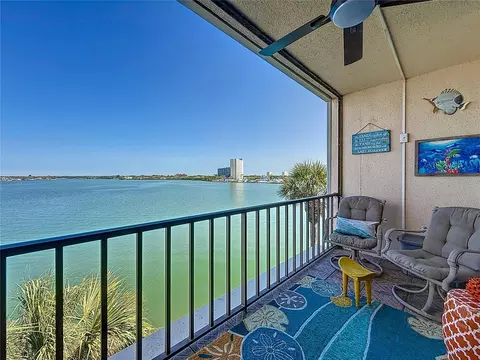 7665 Sun Island Dr S #401, South Pasadena, FL 33707
