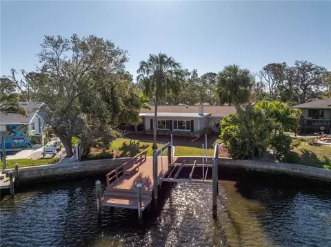 6804 Sea Gull Dr S, Saint Petersburg, FL 33707