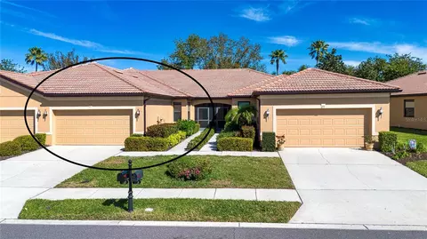 221 Shell Falls Dr, Apollo Beach, FL 33572