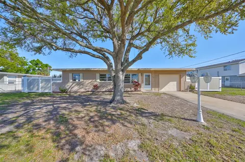 473 Fairfax Ln, Apollo Beach, FL 33572